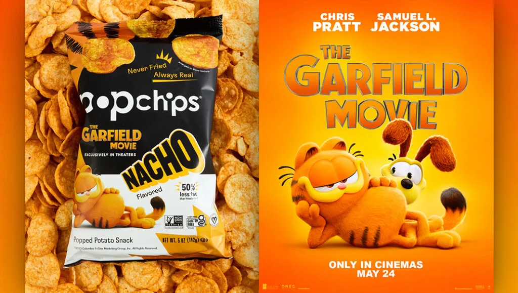 Garfield: O Gato Mais Preguiçoso e Amado do Mundo 8 Imagem promocional de The Garfield Movie, com Garfield ao lado de Odie no pôster oficial e um pacote de snacks Popchips sabor Nacho.